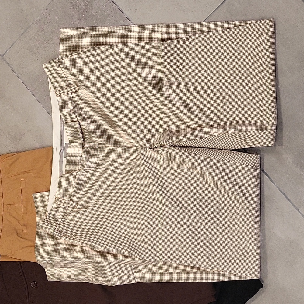 A bundle of Liz Claiborne pants - Picture 2 of 6